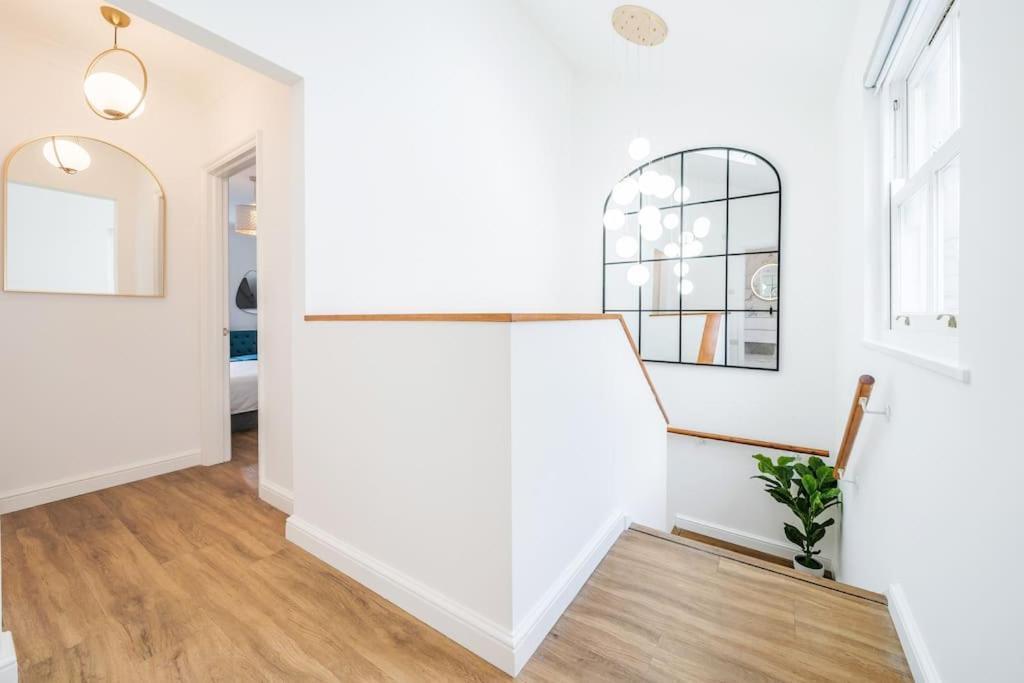 House 10 Mins To Tower Bridge Hot Tub & Parking Londen