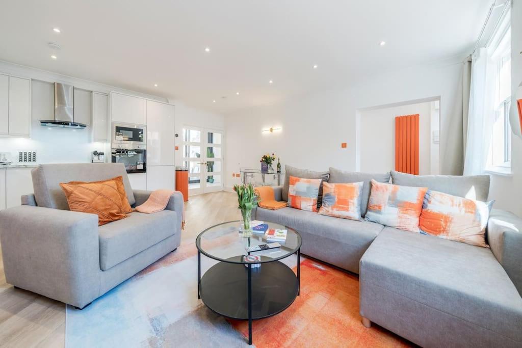 House 10 Mins To Tower Bridge Hot Tub & Parking Vakantiehuis *