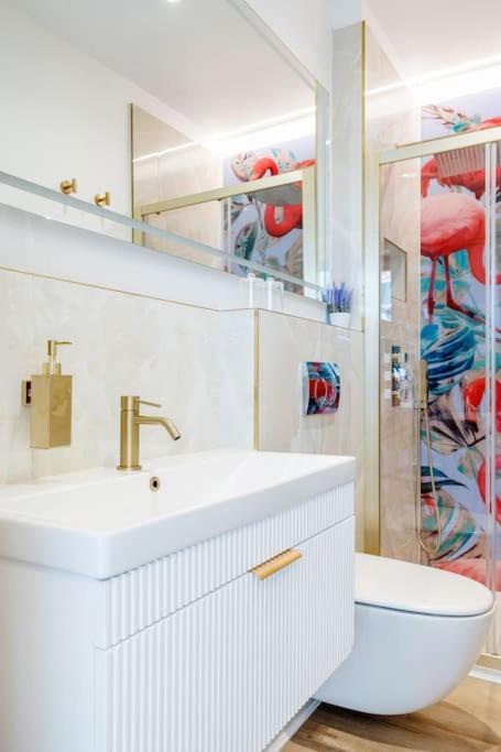 House 10 Mins To Tower Bridge Hot Tub & Parking Vakantiehuis *