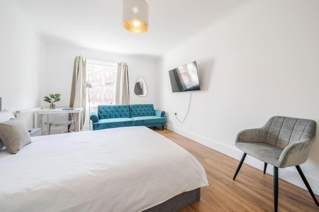 House 10 Mins To Tower Bridge Hot Tub & Parking Vakantiehuis Londen